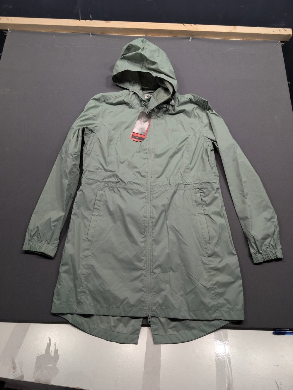 33,000ft Women's Hooded Rain Jacket Sage Green Size M/12 Sealed